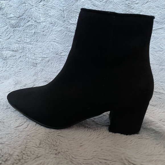 STEVE MADDEN | Black Ankle Boots - Picture 5 of 5